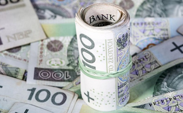 10092049-stuzlotowe-banknoty-900-556 10092049-stuzlotowe-banknoty-900-556